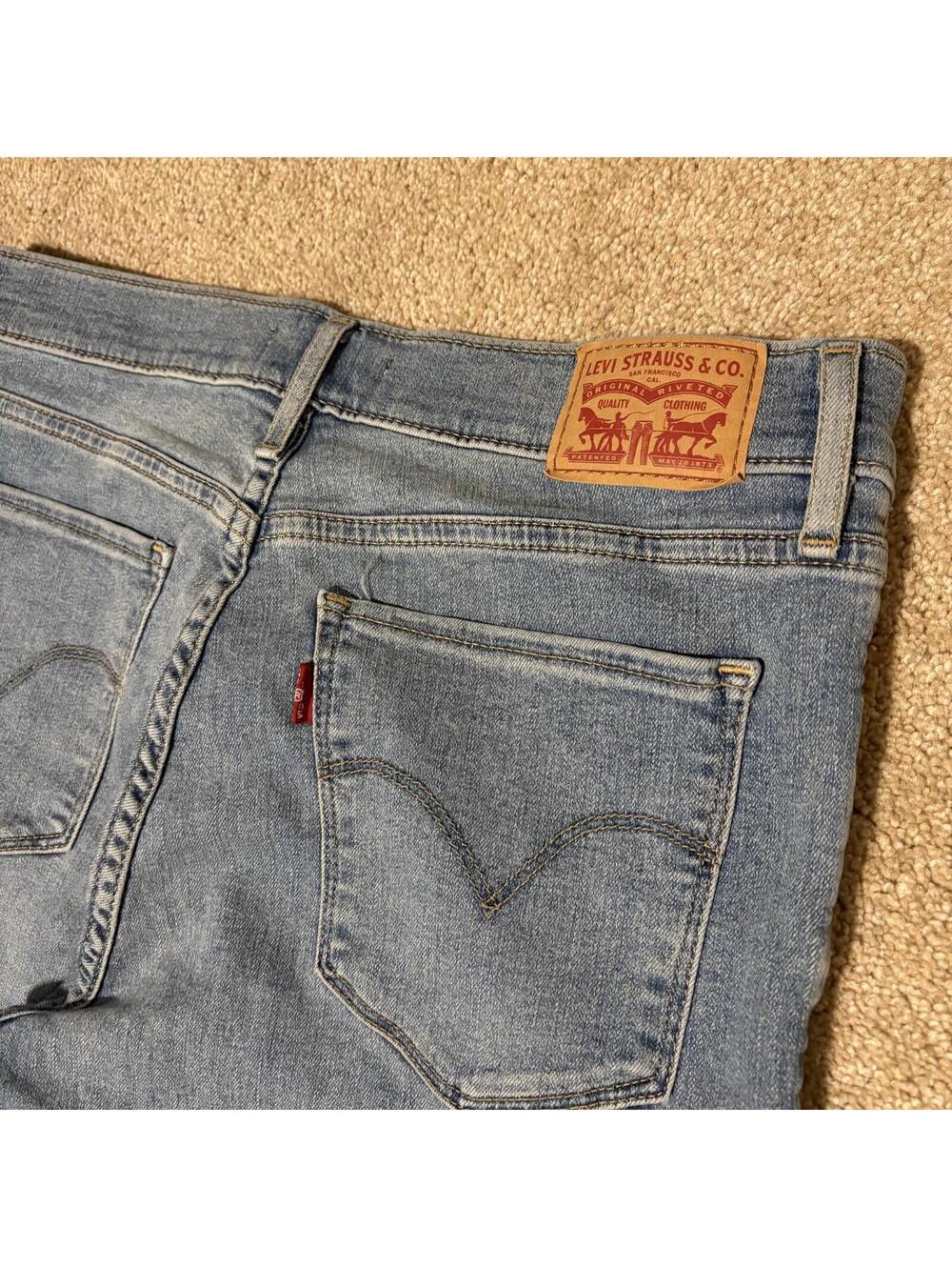 Levis 311 Shaping Skinny Jeans Womens 30 Blue Light Wash 30x29 **Button Replaced - Picture 7 of 10